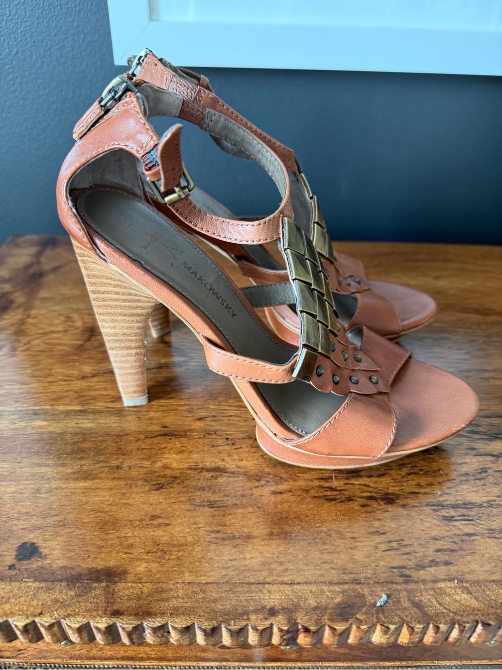 B. Makowsky Tan Leather Studded Sandals Heels with Metallic Accent - Picture 4 of 9